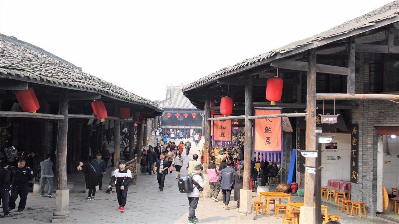 田忌用策略赢得赛马，实际是愚蠢的，几年之后竟惹来杀身之祸